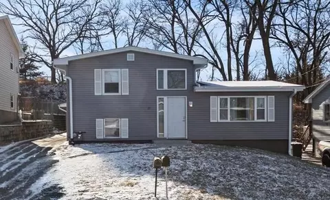 27 Kimberly Dr, Council Bluffs, IA 51503