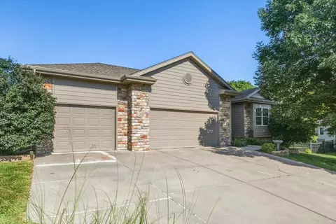 515 Monterey Cir, Council Bluffs, IA 51503
