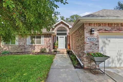 19223 Hawthorne Ave, Council Bluffs, IA 51503