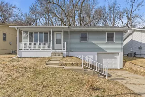 208 Ebaugh St, Glenwood, IA 51534
