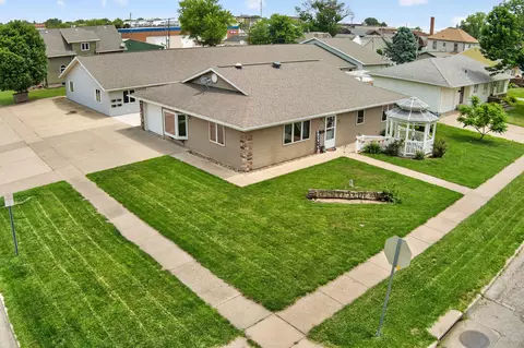 222 W 2nd St, Carroll, IA 51401