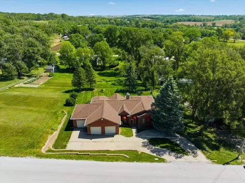 19241 Hawthorne Ave, Council Bluffs, IA 51503
