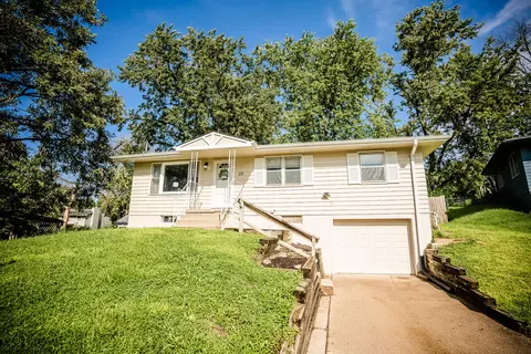 110 Center St, Glenwood, IA 51534