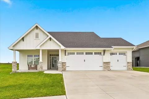 1379 Ardmore St, Council Bluffs, IA 51503