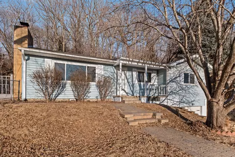 855 Oak Park Rd, Council Bluffs, IA 51503