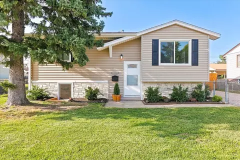 1116 Cachelin Dr, Carter Lake, IA 51510