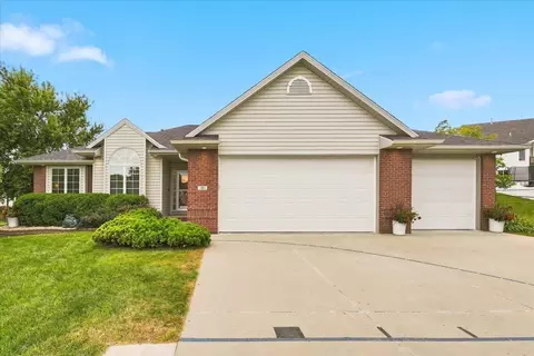 101 Garwin Cir, Council Bluffs, IA 51503