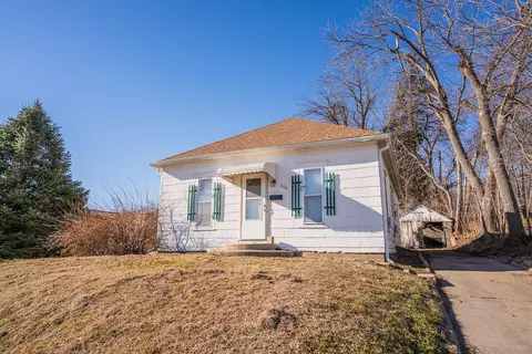 206 S Locust St, Glenwood, IA 51534