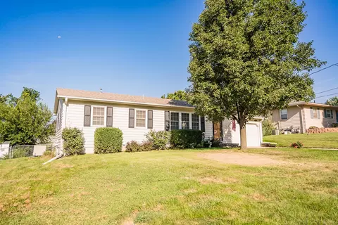 704 N Hazel St, Glenwood, IA 51534
