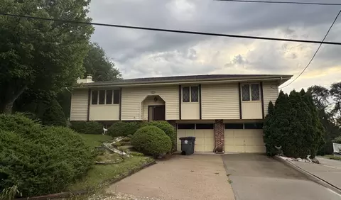 2307 Lockwood Pl, Council Bluffs, IA 51503