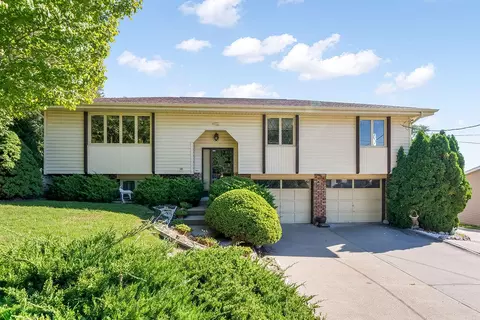 2307 Lockwood Pl, Council Bluffs, IA 51503