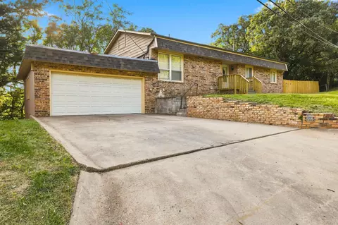 350 Skyline Dr, Council Bluffs, IA 51503