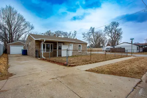 1103 Silver Ln, Carter Lake, IA 51510