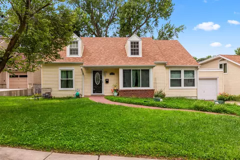 245 Elmwood Dr, Council Bluffs, IA 51503