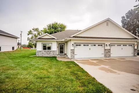109 S Vine St, Glenwood, IA 51534