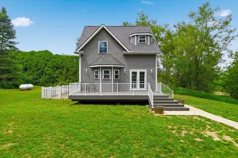56727 221st St, Glenwood, IA 51534