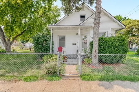 202 S 24th St, Council Bluffs, IA 51501