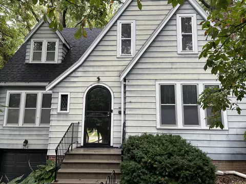 214 Locust Lodge Ave, Council Bluffs, IA 51503