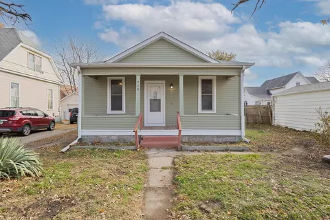 719 S 8th St, Council Bluffs, IA 51501