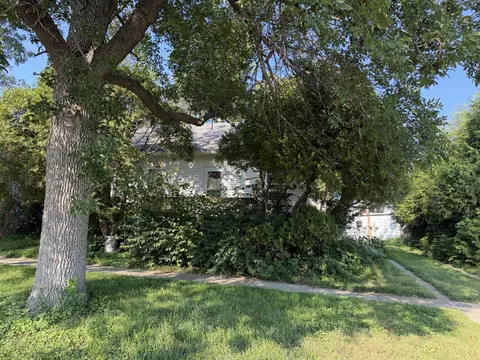 402 4th St, Neola, IA 51559