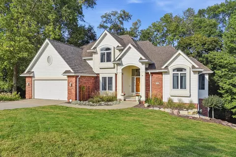 314 Golden Oaks Dr, Council Bluffs, IA 51503