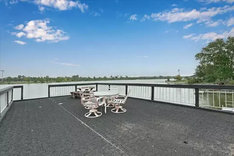 4428 N 7th St, Carter Lake, IA 51510