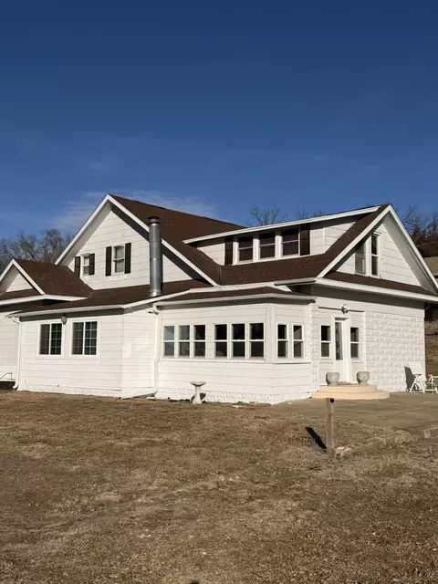 207 Schley St, Pisgah, IA 51564