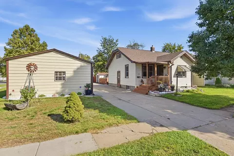 205 S 28th St, Council Bluffs, IA 51501