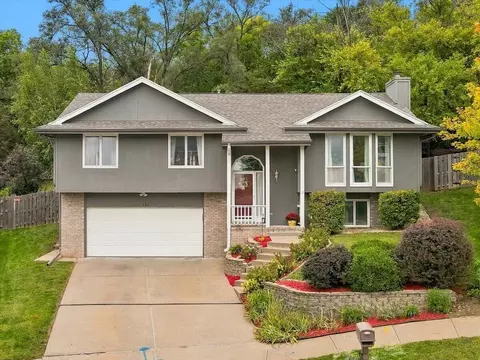 154 Woodbury Cir, Council Bluffs, IA 51503