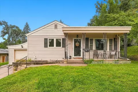 216 Elmwood Dr, Council Bluffs, IA 51503