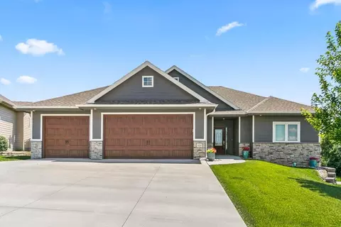 1429 S Larchmont Dr, Council Bluffs, IA 51503