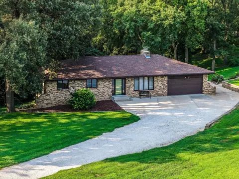 19334 Shadow Ave, Honey Creek, IA 51542