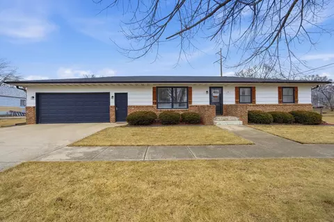 33 3rd St, Woodbine, IA 51579