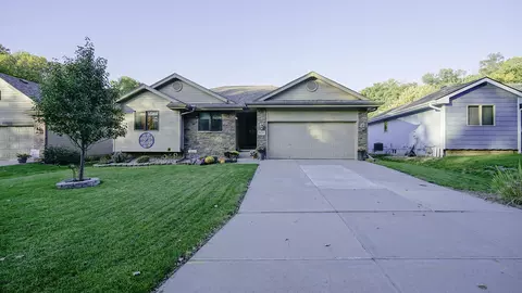 820 Mckenzie Ave, Council Bluffs, IA 51503
