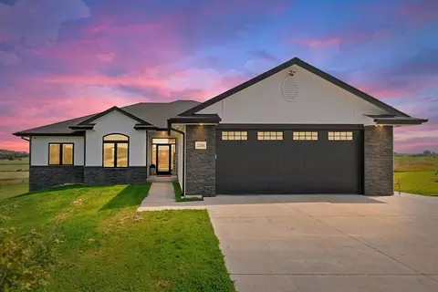22561 Applewood Rd, Glenwood, IA 51534