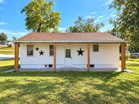 111 N Elm St, Glenwood, IA 51534
