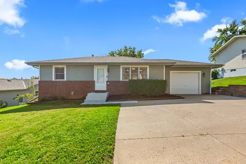 403 Fairview Dr, Glenwood, IA 51534