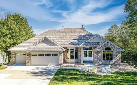 209 Norwood Dr, Council Bluffs, IA 51503