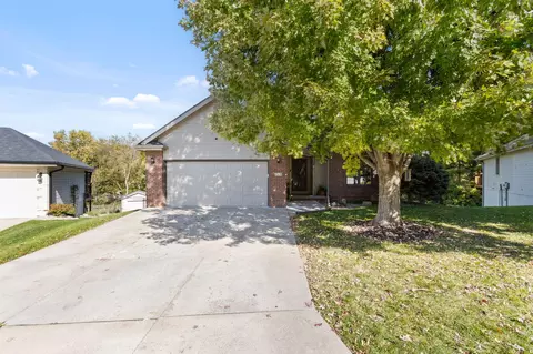 219 Antioch Dr, Council Bluffs, IA 51503