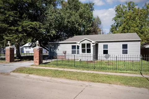 1302 Dorene Blvd, Carter Lake, IA 51510