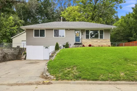 222 Pickardy Ln, Council Bluffs, IA 51503