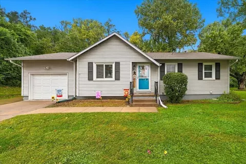 226 Pickardy Ln, Council Bluffs, IA 51503