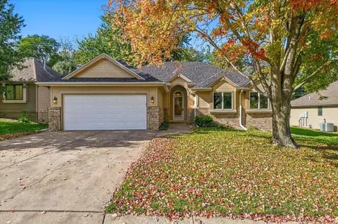 202 W Ferndale Dr, Council Bluffs, IA 51503