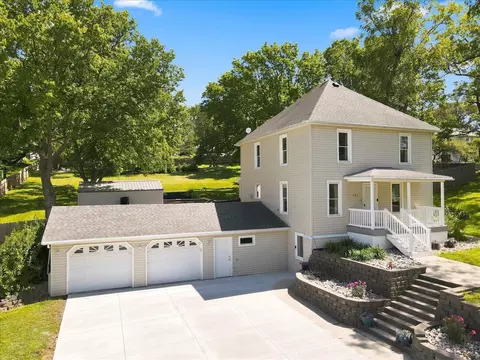421 Park St, Oakland, IA 51560