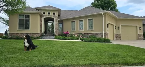 1016 Shoal Dr, Carter Lake, IA 51510