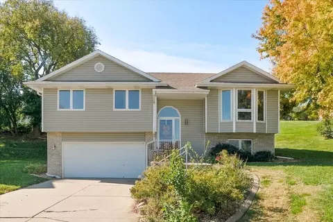 122 Fenwick Cir, Council Bluffs, IA 51503