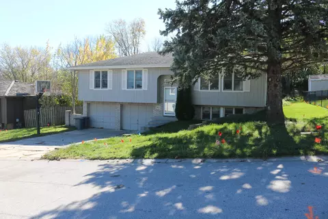 101 Rosebud Ln, Council Bluffs, IA 51503