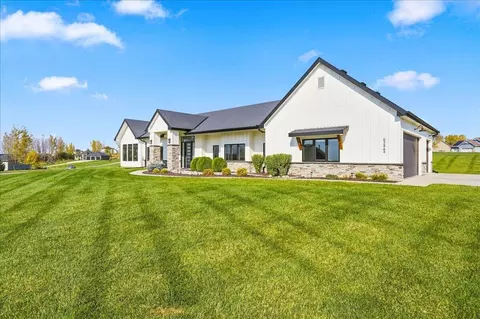 52464 229th St, Glenwood, IA 51534