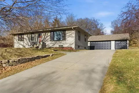 206 Ivy Dr, Council Bluffs, IA 51503