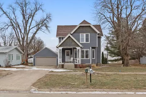 110 S Lubeck St, Holstein, IA 51025